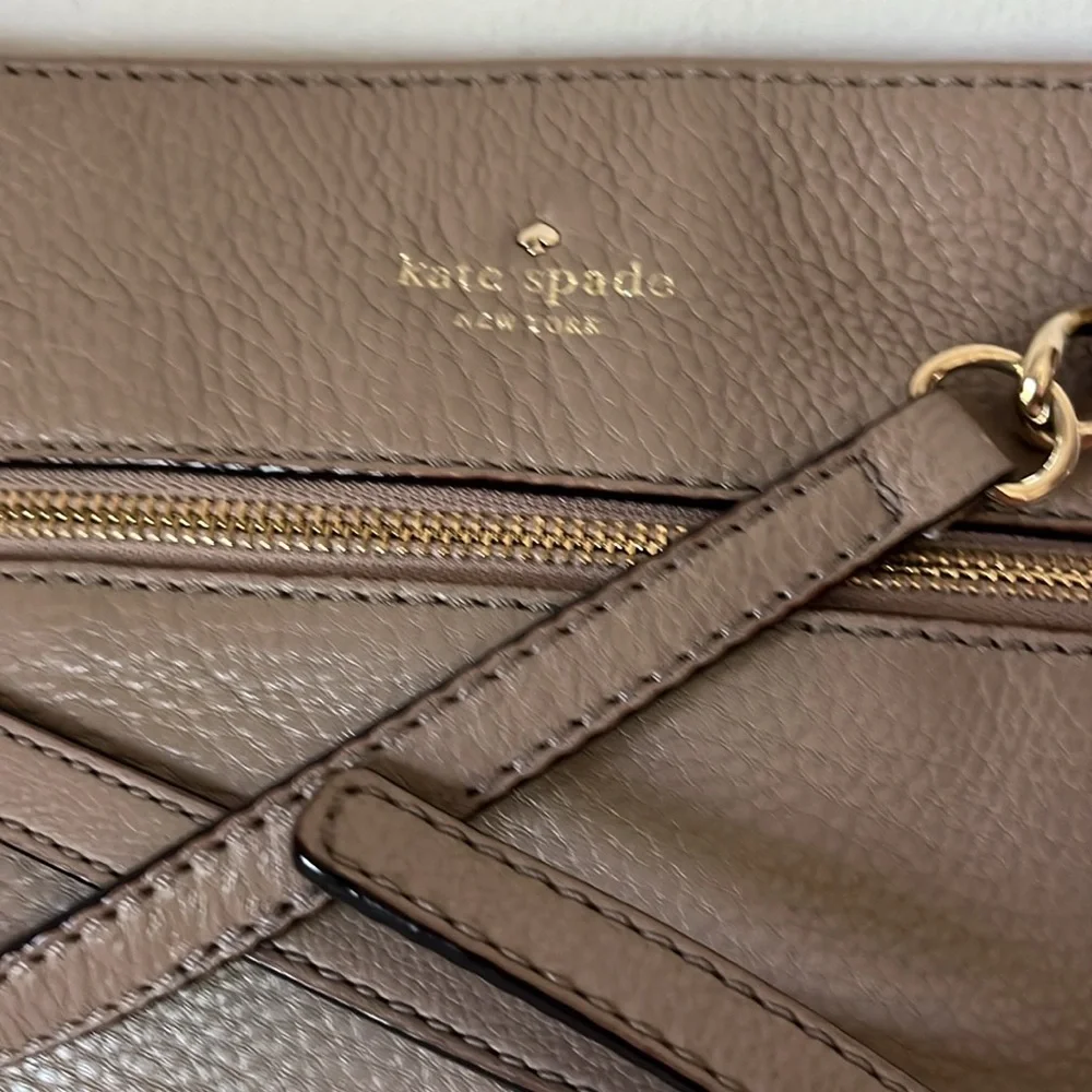 Kate Spade Cobble Hill Ellen Taupe Leather Crossbody with Dust Bag